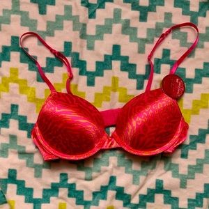 Candie’s push-up bra